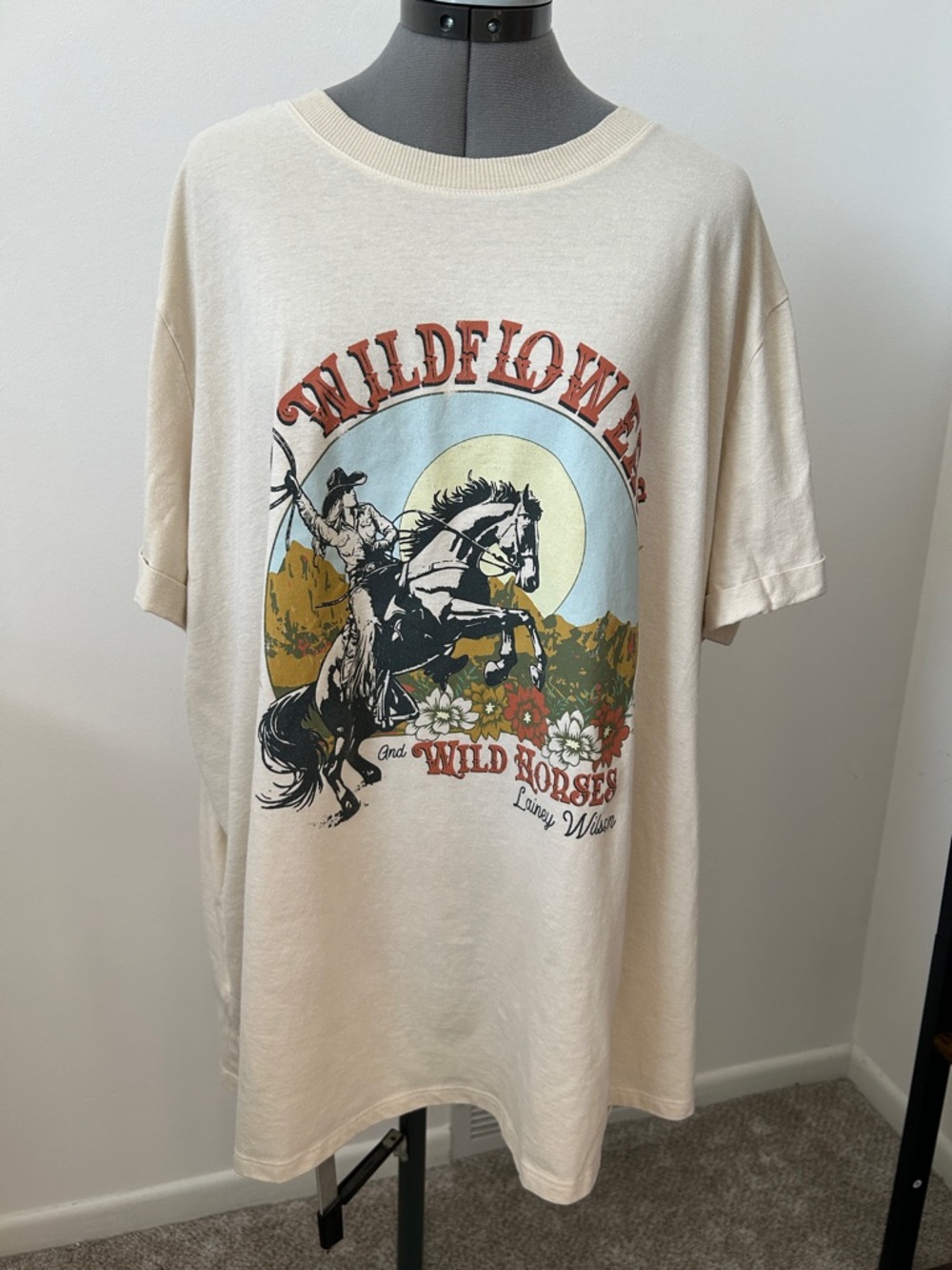 Lainey Wilson Graphic Short-Sleeve Tee - Cream